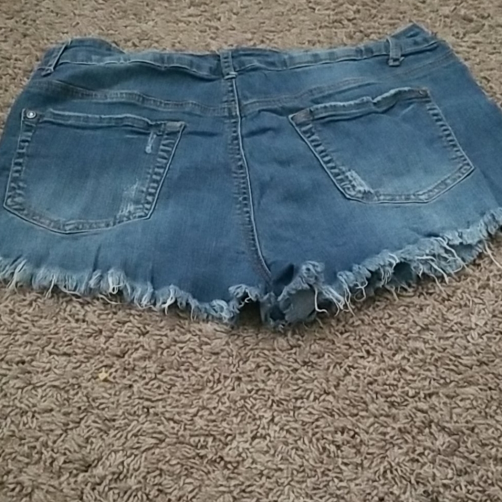 Short's - Picture 2 of 5